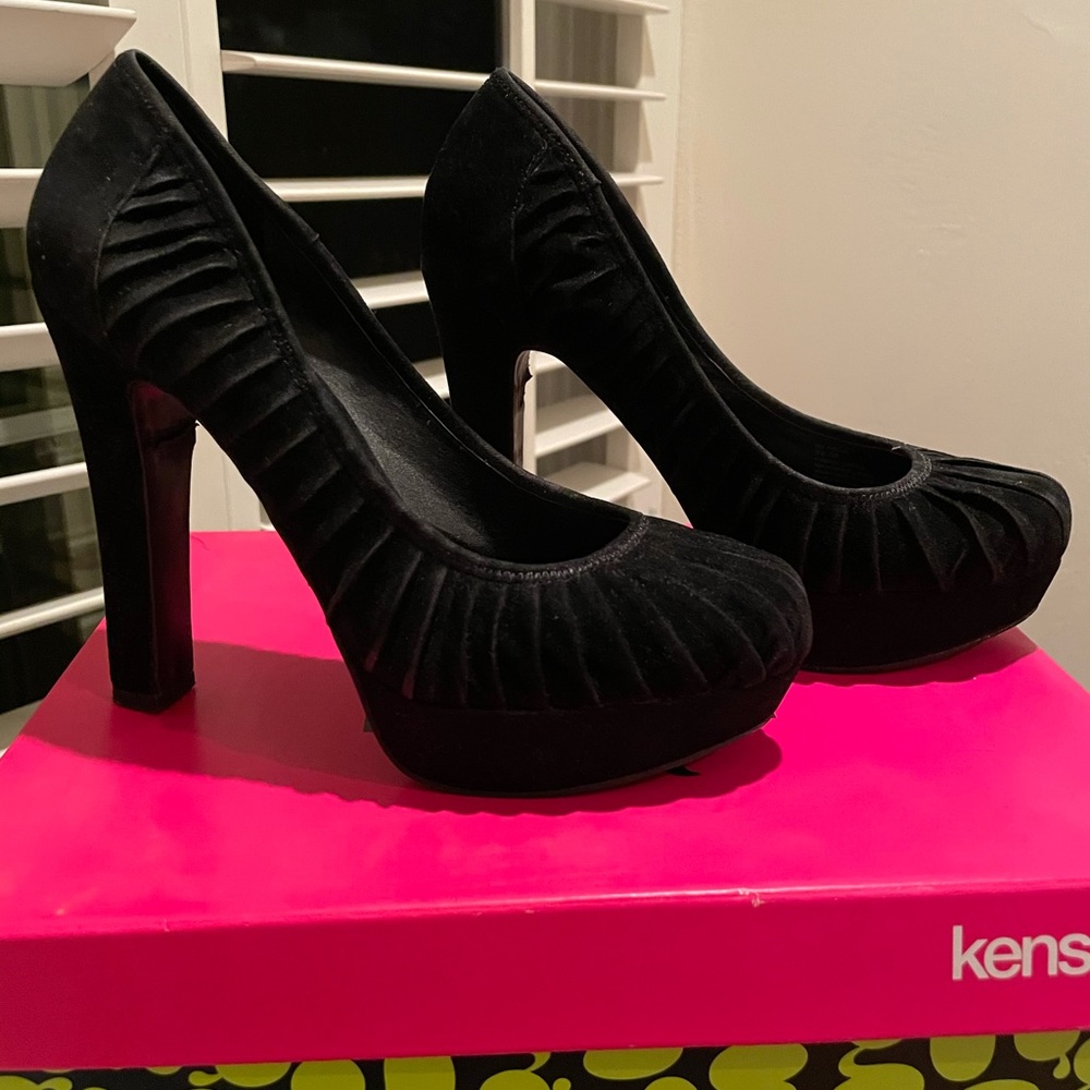 Kenzie pumps size 6